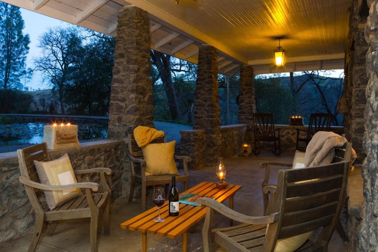 Bed And Barrel At Stonehouse Cellars Clearlake Oaks Exterior foto