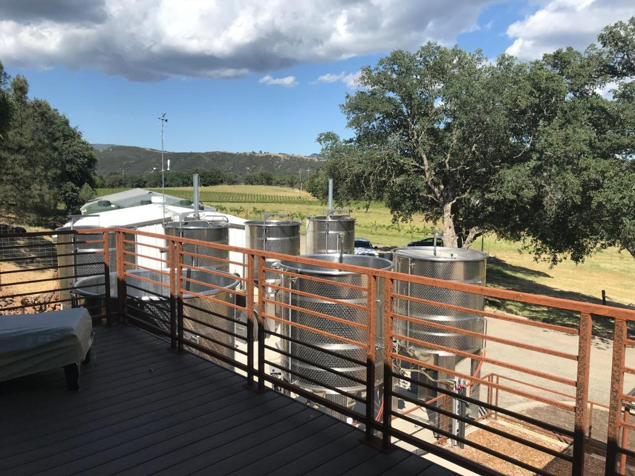 Bed And Barrel At Stonehouse Cellars Clearlake Oaks Exterior foto