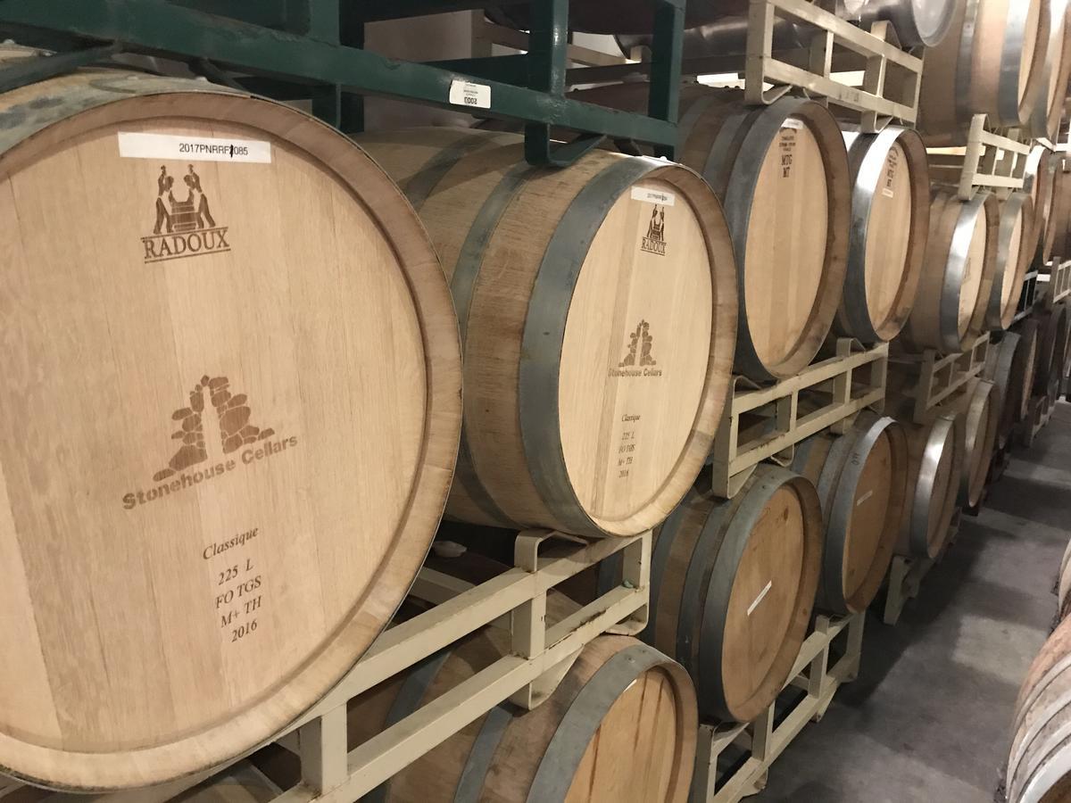 Bed And Barrel At Stonehouse Cellars Clearlake Oaks Exterior foto